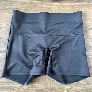 Miraclesuit Shapewear Womens Large Comfy Curves Waistline Bike Pant Shorts Black